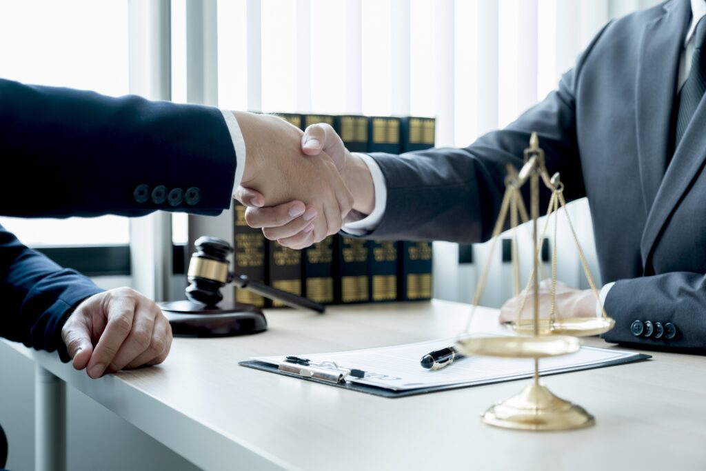 4 Ways to Find the Right Property Damage Lawyer in Los Angeles California